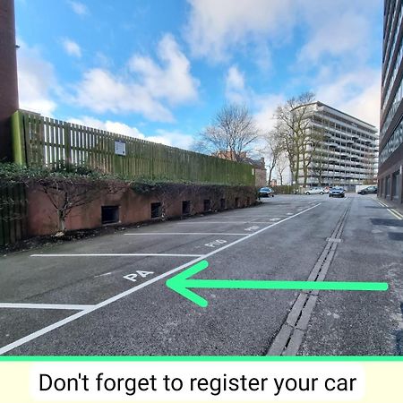 Free Parking. Old Trafford Home Manchester Kültér fotó